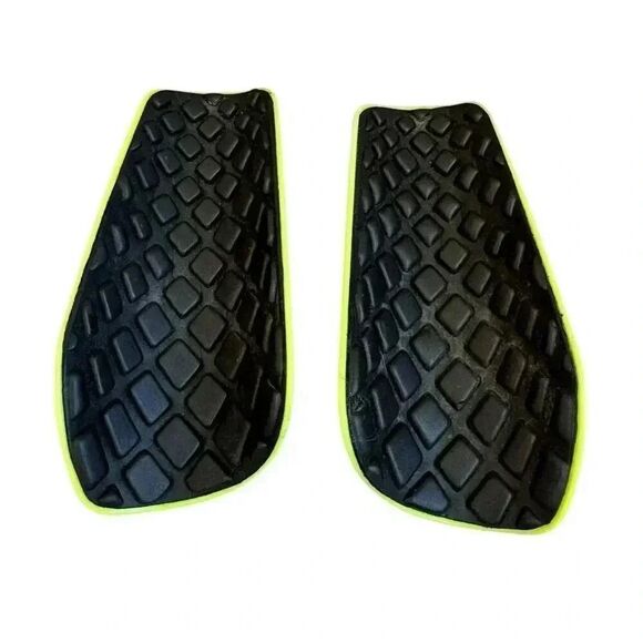 Soccer Shin Guard Hard Pvc Thick Double Layer Interlocking Plate SZ S (4-6) - Picture 2 of 3